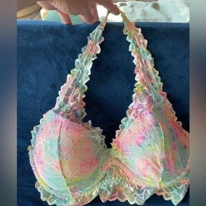 Victoria’s Secret PINK. Lightly padded bralette. Halter. Size Large.